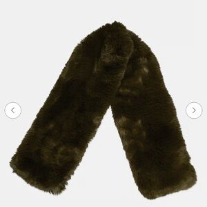 Adrienne Vittadini

Women Faux Fur Scarves